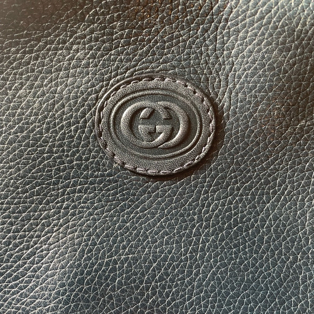 Vintage Gucci crossbody purse!